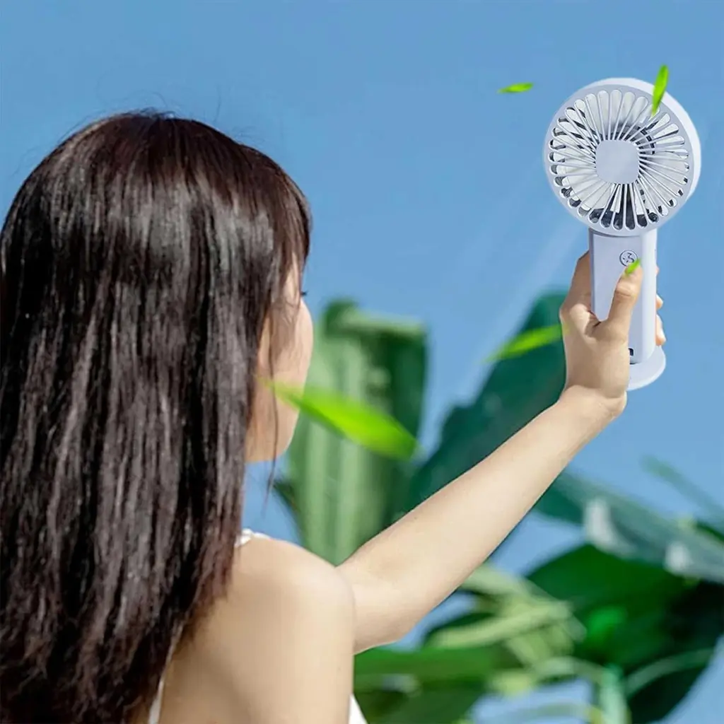Holding-Fan-Portable-2.webp