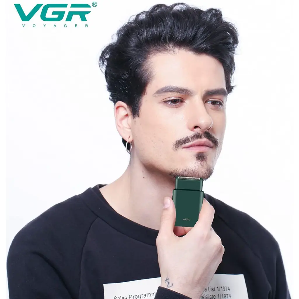 VGR-V-390-Professional-Foil-Shaver-5.webp